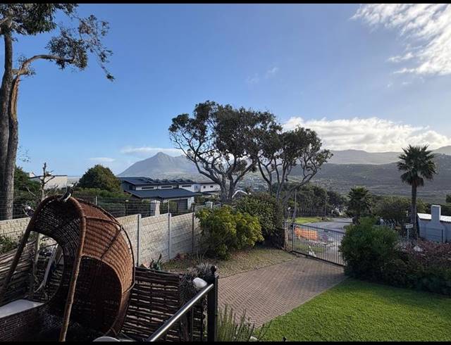 3 BEDROOM PROPERTY TO RENT IN FISH HOEK